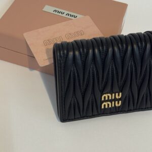 [국내배송]미우미우 마틀라세 미니월렛