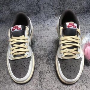 [국내배송]나이키 트래비스스캇 조던1로우 리버스모카