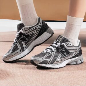 [국내배송]뉴발란스 1906 메탈릭 실버U1906RCG 러닝화 운동화